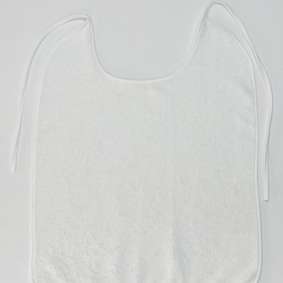 Babete branco em tecido de algodão com atilhos