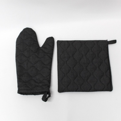 Luva e pega pretas acolchoadas