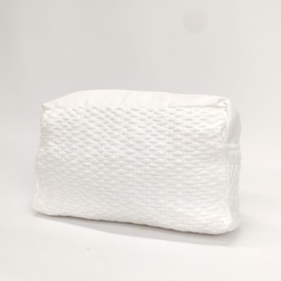 Necessaire branca texturizada retangular em tecido macio