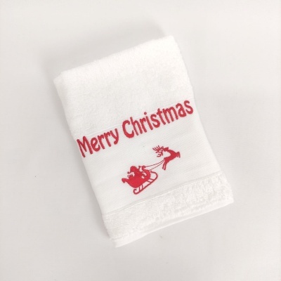 Toalha branca com bordado vermelho Merry Christmas e trenó