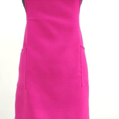 Vestido rosa forte liso com bolsos laterais