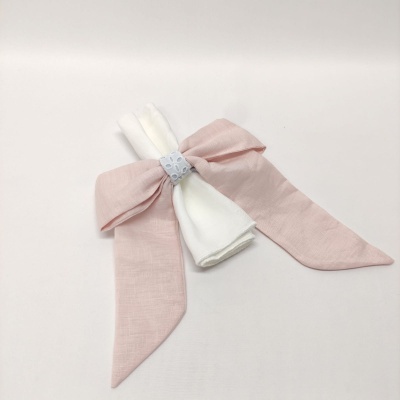 Guardanapo branco com laço rosa claro e faixa cinza