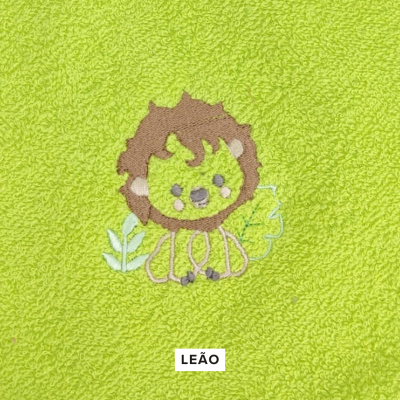 Toalha verde claro com bordado de leão e texto LEÃO