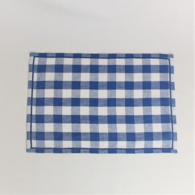 Manta ou toalha de mesa retangular azul e branca com padrão de quadrados