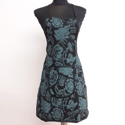 Avental floral azul turquesa e preto com bolso frontal