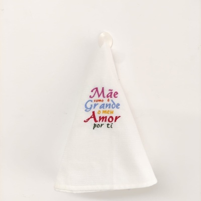 Toalha branca com bordado colorido de texto em português