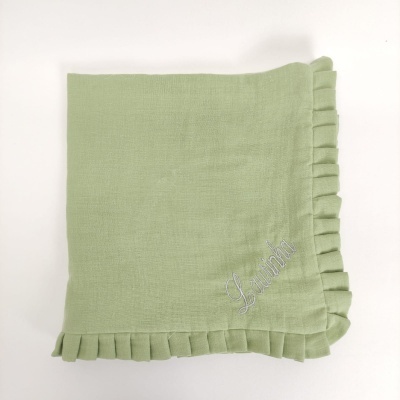 Guardanapo verde claro com bordado Lavanda e borda pregueada