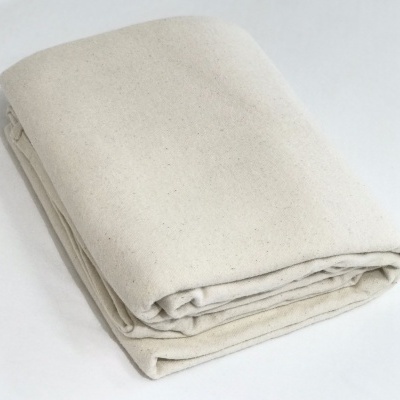 Lençol dobrado branco ou bege claro