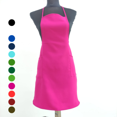 Avental rosa com bolsos em manequim preto