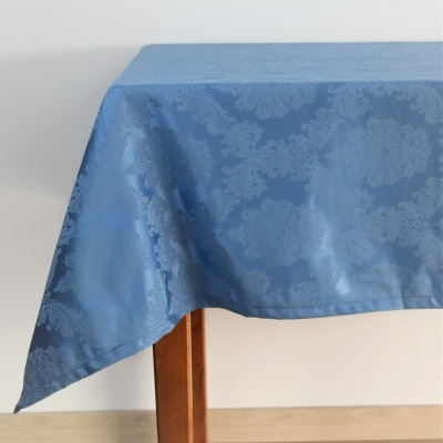 Toalha de mesa azul com padrão floral