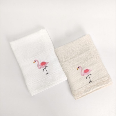 Dois panos de cozinha em algodão com bordado de flamingo rosa, um branco e outro bege