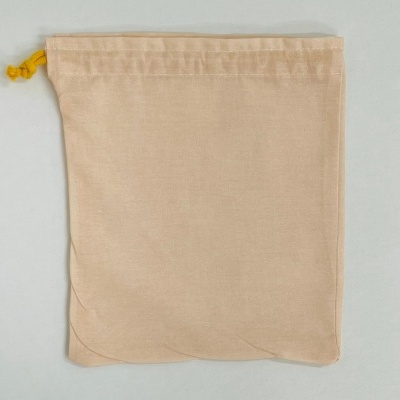 Saco tecido bege com cordão amarelo