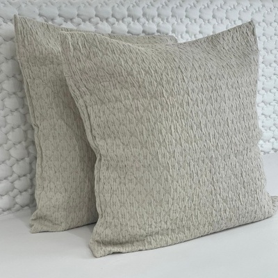 Par de almofadas cinza claro com padrão texturizado ondulado
