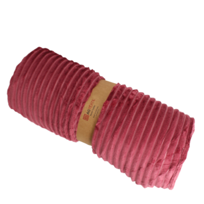 Manta rosa texturada enrolada com fita de papel