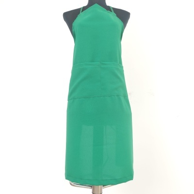 Avental de cozinha verde com bolso dianteiro em manequim preto