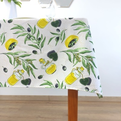 Toalha de mesa branca com padrão de azeite, ramos de oliveira e azeitonas pretas