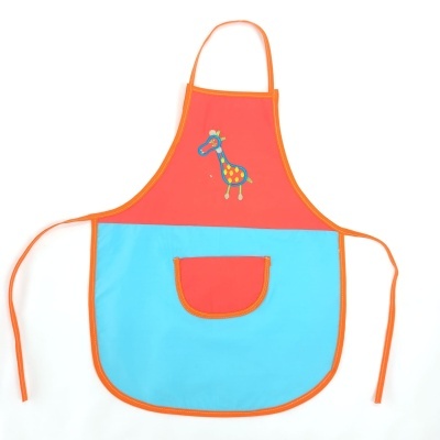 Avental infantil colorido com bolso e estampagem de girafa