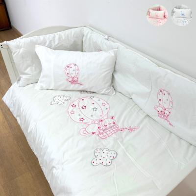 Roupa de cama branca para berço com balões e estrelas cor-de-rosa e cinza