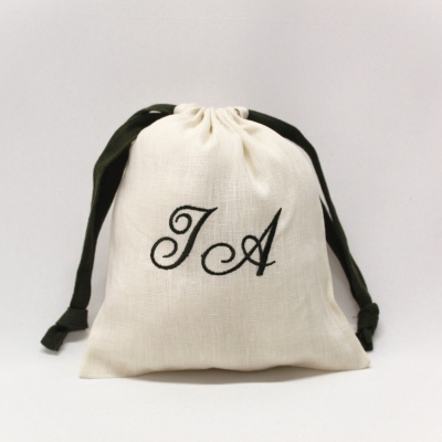 Saco de pano branco com bordado IA e cordão preto