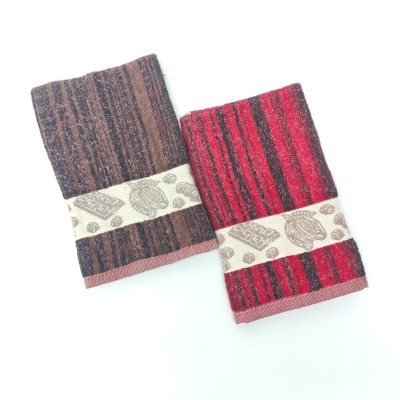 Dois jogos de panos de cozinha em riscas castanhas e vermelhas com faixa creme decorativa