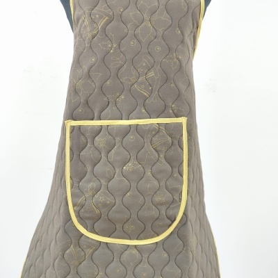 Avental acolchoado cinzento com bolso e detalhes amarelos