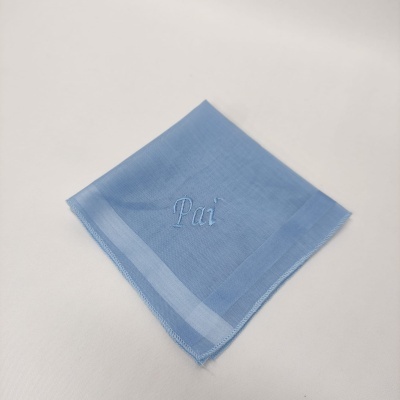 Lenço azul claro com bordado Pai