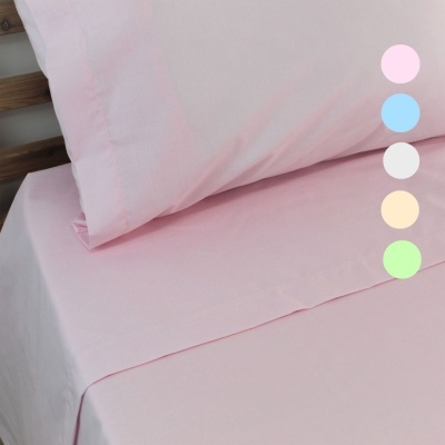 Lençóis de cama rosa claro com fronha e lençol ajustado