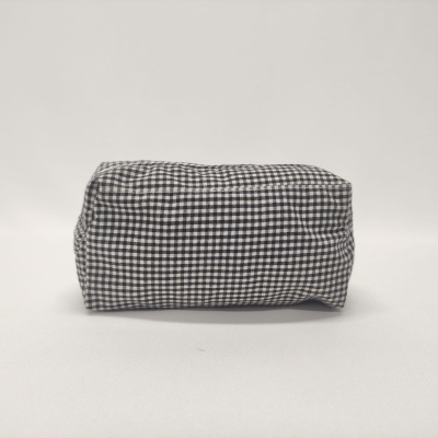 Bolsa de tecido estampada a preto e branco