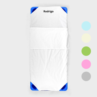 Lençol branco ajustado para cama infantil com nome 