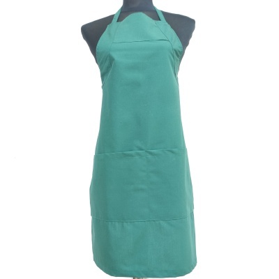 Avental verde com bolso frontal em manequim preto