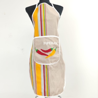 Avental com riscas coloridas e bolso bordado com pimentos e texto