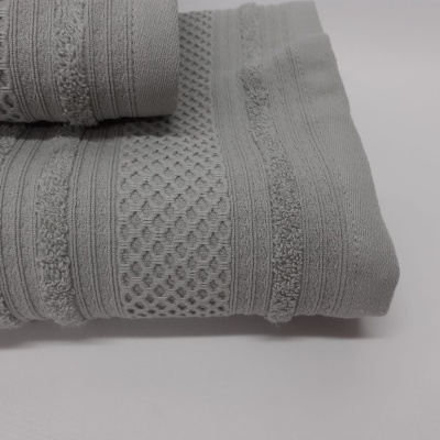Toalha cinza com padrões texturizados