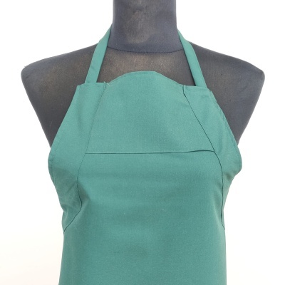 Avental verde em manequim preto