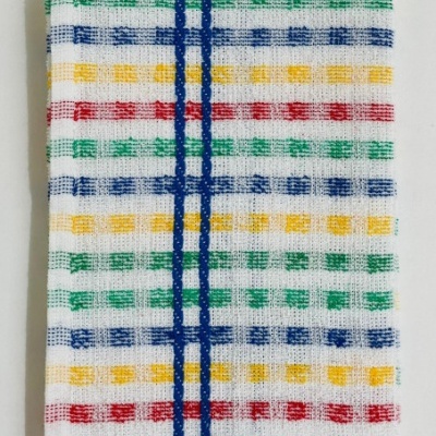 Pano de cozinha branco com riscas coloridas horizontais e verticais azuis