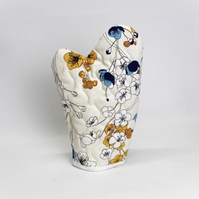 Luvas de forno acolchoadas com padrão floral em branco, azul e amarelo
