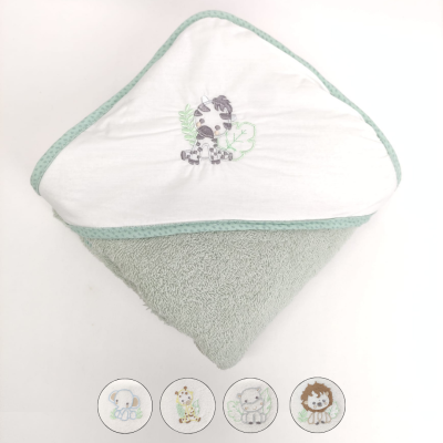Toalha de bebé com capuz quadrado verde água e branco com bordado de girafa