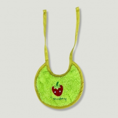 Babete verde claro com morango bordado e tiras amarelas