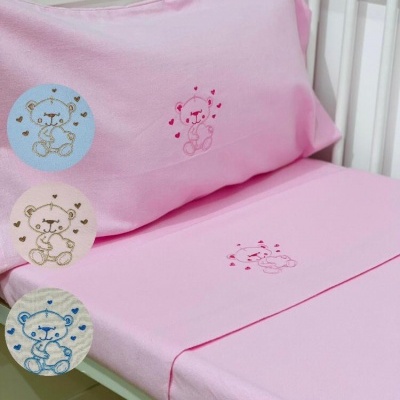 Jogo de cama rosa para berço com bordado ursinho e opções em azul, bege e cinza