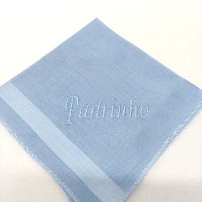 lenço azul claro com bordado 'Padrinho'