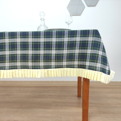 Toalha de mesa xadrez verde e azul com borda amarela plissada