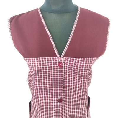 Colete feminino xadrez vermelho e branco com detalhes bordô