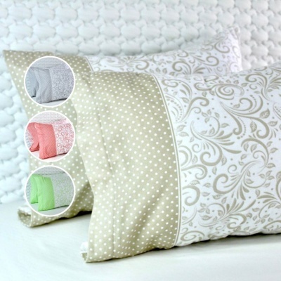 Fronhas decorativas bege com padrões de arabescos e bolinhas