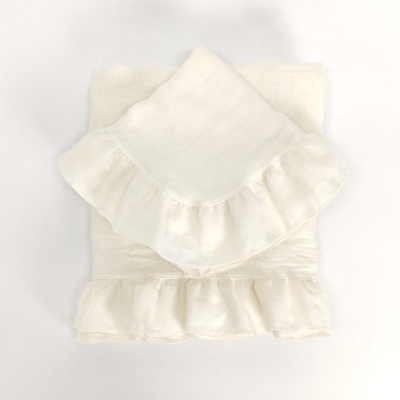 Conjunto de tecidos brancos com franjas