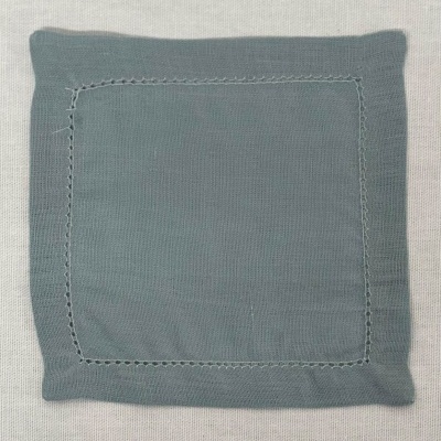 Guardanapo quadrado cinzento com costura decorativa