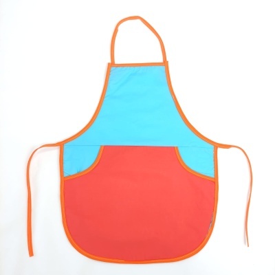 avental azul claro e vermelho com bolsos e acabamento laranja