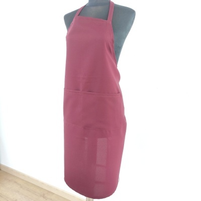 Avental bordô com bolso frontal em manequim