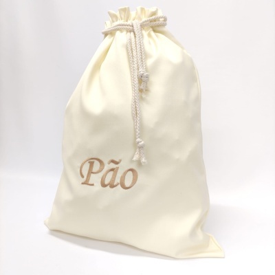 Saco de pano bege com a palavra 'Pão' bordada