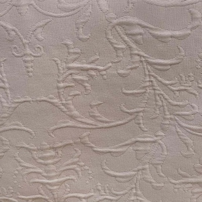 Tecido bege claro com padrão floral em relevo