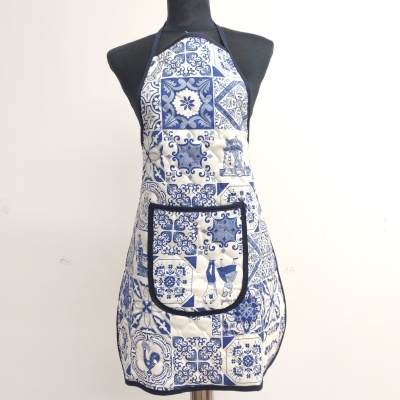 Avental com padrão de azulejos azul e branco com bolso frontal
