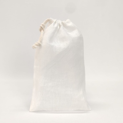 Saco de tecido branco com cordão de torção